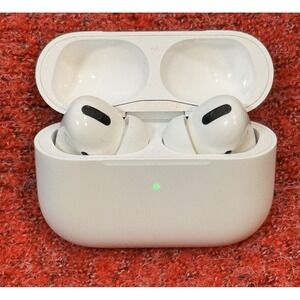 Apple AirPods Pro 1st Gen Charging Case and Ear Buds Authentic Tested Clean